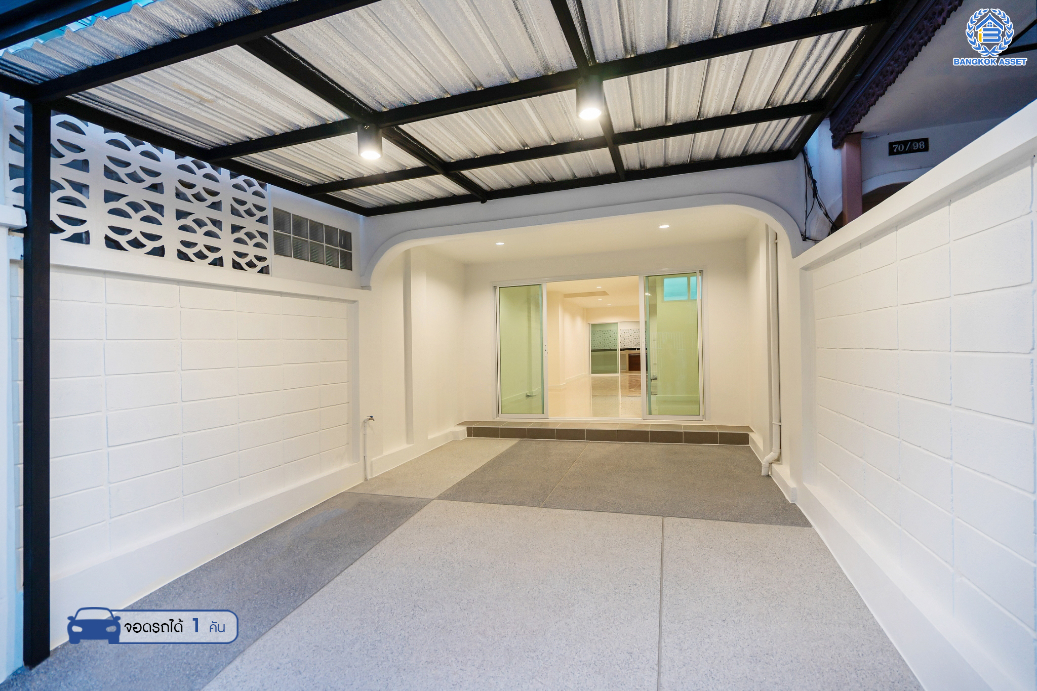 บ้านมือสองตกแต่งใหม่ ม.ศรีบัณฑิต5 บางกรวย ทาวน์เฮ้าส์ 3 ชั้นหลังใหญ่ เนื้อที่ 18 ตร.ว. ทำเลโซนเมือง ฟังก์ชัน 4 ห้องนอน 3 ห้องน้ำ 1 ที่จอดรถ ตอบโจทย์ทุกการเข้าอยู่ พร้อมรองรับครอบครัวขยาย อยู่บนทำเลเชื่อมต่อหลายเส้นทาง ใกล้จุดขึ้นทางด่วน "ศรีรัช" และรถไฟฟ้าสายสีน้ำเงิน "สถานีบางอ้อ"